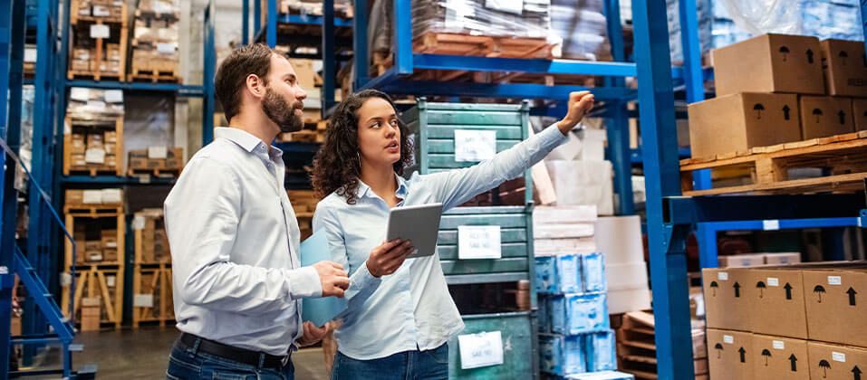 employees-inspecting-transload-warehouse